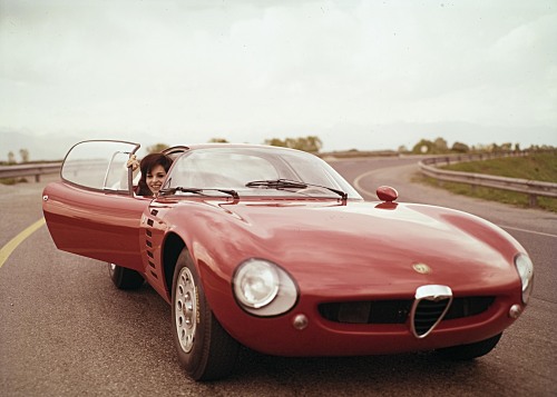 twwhlspls:  1964 Alfa Romeo Canguro (Bertone)(via 1964_Bertone_Alfa-Romeo_Canguro_08_1.jpg (4488×3202)) 