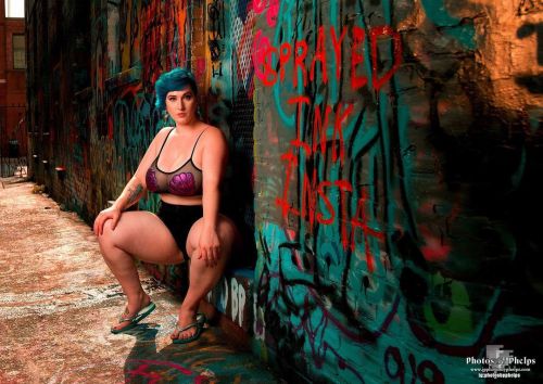 Had a great but quick shoot at grafetti alley.. something about this place inspires quick shooting.. dunno if it’s the energy or the fear I could get yanked of my gear lol model is Twysted  @twystedangelmodeling  used my Nikon camera the 17-50mm and