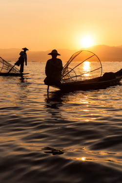 allasianflavours:  Silhouettes, Inle lake by Marji Lang 