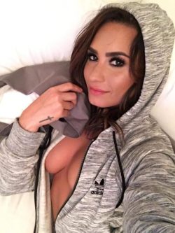 nek48:  Demi Lovato real leak