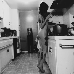 impossible-unicorngirl:  @pleaseholdmyhalo 🙈 whoops I didn’t know you were cooking naked.