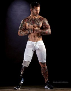 berks226:  southerncrotch:  lelandjr:  ALEX MINSKY ~ U.S. Marine Veteran.   I’d say he’s got a third leg in his pants, only I guess it would actually be a second leg. (Don’t hate me! He would probably laugh at that.)  Damn!! What a cocktease! ;)