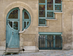 coolarchitecturephotography: An Art Nouveau style door from Brussels,6 Rue du Lac  Source: https://imgur.com/Js0AZ4v 