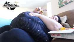 bbwlunalove:  immobile.on.the.couch 