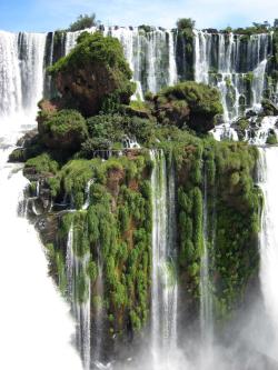 coolthingoftheday:  Iguaza Falls, on the border of Argentina and Brazil, is one of the widest waterfalls on Earth.