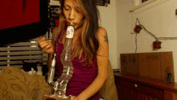 veeveeganja:  veeveeganja:  I like taking snake dabs out of this bong :)  Can’t believe I took that fat ass dab like a year ago. This is also the rig I have for sale.