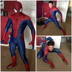 matthulksmash:  yeevil:  notebelow:  powerdrain:  Spider-Man and Venom cosplay by cloudwarrior75   Freaking hot man!  i just…. im reblogging this for matthulksmash. yeah. for him.  I would totally wear the Venom one. I’d probably never take it off.