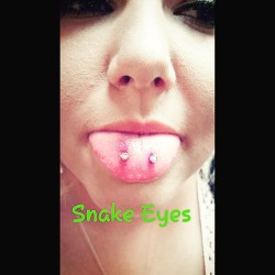 Snake Eyes! #piercings #snakeeyes #snakeeyespiercing #tongue #tonguepiercing #bodypiercer #werk #surfacepiercing #shenanigans #gustavoxgato #surfacebar