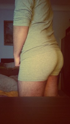 rise-up-little-man:And a rear view!