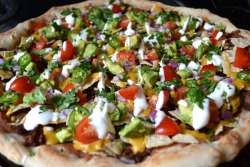 vegan-yums:  Vegan Nacho Pizza   I would crush this