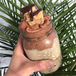 thecoconutgoddess:  This Caramel Slice Icecream Sundae is like healthy heaven! I could eat it forever, but then again, I could eat most things forever 🐒  To make the cashew cookie layer, blend 1 and a &frac12; frozen bananas, 1 tsp of vanilla paste,
