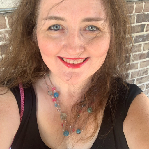 a-sweetheart-being-40:  Happy Wednesday! It’s been a while since I posted a pic. But since I colored my roots this morning, seemed like a good time! 😂