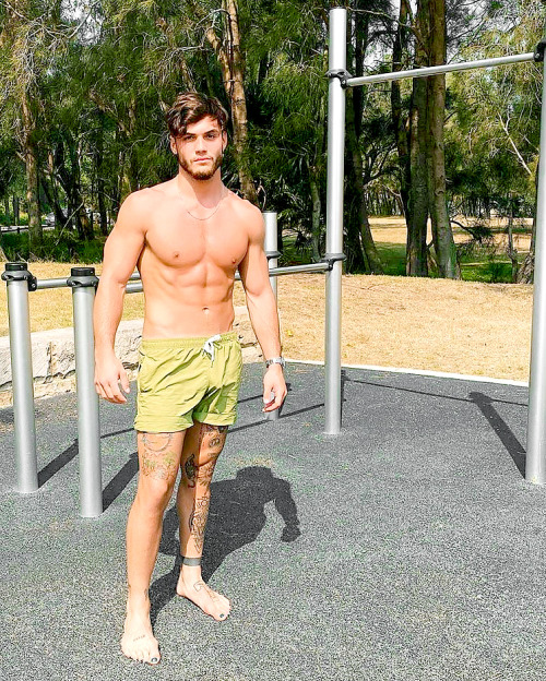 danielhowall:   graysondolan: i’ve always wanted to do an outdoor workout in aus… so ✔️ :)  