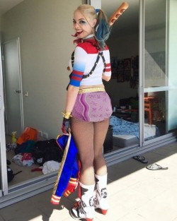 diaperedxtreme:  Harley Quinn Cosplay
