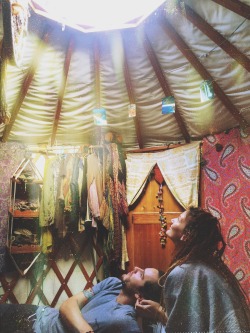 p-i-r-a-d-o:  jah-feel:  Blissing out in my humble yurt with @dayzea and @thessimplelife ~ got to play with these two over Halloween weekend as they passed through Oregon. Living on the road, traveling together in their two white caravans. Accepting the