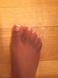 What would you do with these ebony stockinged feet?  Posten😉