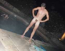 aussielicious:  Who doesn’t love a cheeky night time skinny dip?