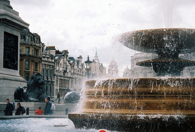 sinkling: trafalgar square by bendisdonc on Flickr. 