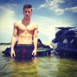 bromocollegestud:  about to go naked jet skiing with my bro