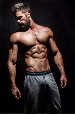 musclecorps:  Brant Daugherty