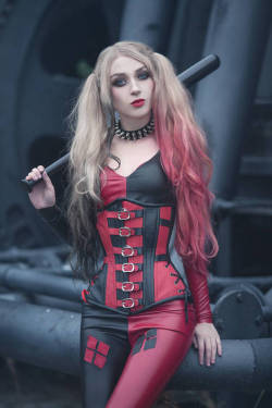 cosplaygirlz:  Harley Quinn by absentia-veil 