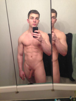 nudeboys2015:  See more hot nude guys from SnapChat, Grindr and Tinder at Nude Chat Guys