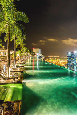 italian-luxury:  Infinity Pool, Marina Bay Sands 