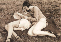 muffdiver:  kawaiinchesters:  really old vintage photos of homosexual couples  See the rest, they’re all amazing. 
