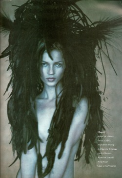 saloandseverine:  Vogue Paris March 1994, Femmes-Oiseaux Kate Moss by Paolo Roversi 