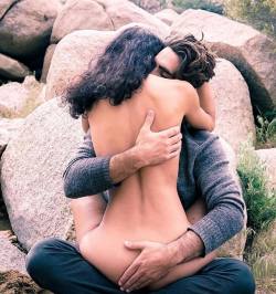ayearofdeepcreek:  #Repost @daniellasmithmusic ・・・ When you’re in the middle of nowhere ❤️ #lovers #inlove #nude #naturelover #travelblog 