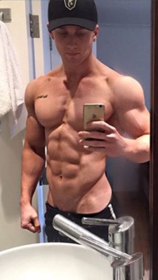 muscleworshipper08:  Boy toy!!!
