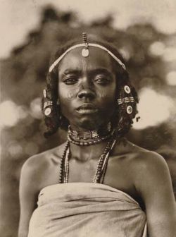 edwardianpromenade:  — Kunama woman (1900s), Eritrea, photographer unknown 