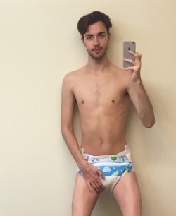 diaper-rocker:  diapered-twink:  feeling brave enough to show my face :)   Hey, handsome 