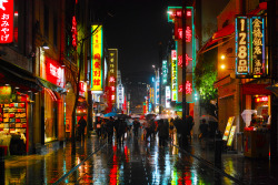 ourbedtimedreams:    Rainy Chinatown by hirox176   