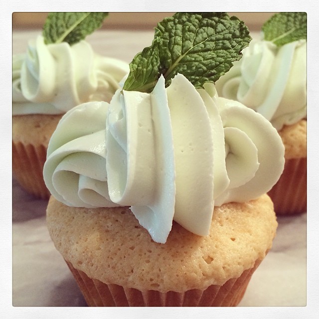 Mint Julep Cupcakes - fresh mint infused boozy, bourbon cake topped with fresh mint and bourbon buttercream