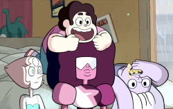 There are four types of movie-watchers: The overly-enthusiastic fan (Steven) The casual attentive viewer (Garnet) The passive snacker (Amethyst) The angry commentator (Pearl) 