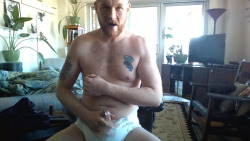 pointedbriefs:  WOOF!!!!!!!!!  VERY manly diaper man.