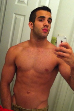 celebritycox:  Danell Leyva (US Olympic athlete) naked selfies