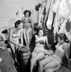  1952 bikini clad chorus girls backstage at the Tivoli Theatre in Mexico City source timesunion.com 