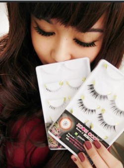 New eyelashes!! I just bought my new eyelashes so my eyes look great and just more sexy!!! Just love to look girlier hihihi :)