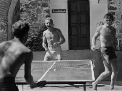 honey-rider:  vintagesportspictures:  Paul Newman, Robert Redford, and George Roy Hill playing table tennis (1969)    Happy Birthday, Robert Redford . August 18, 1936    