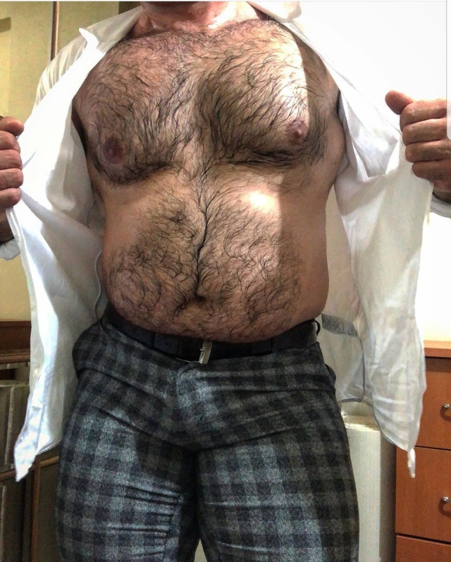 xxxnewstitch:hungbob:Got a meaty bulge, heavy balls full of cum. Show me your bulge: hung_bob@hotmail.comEstá prieto.