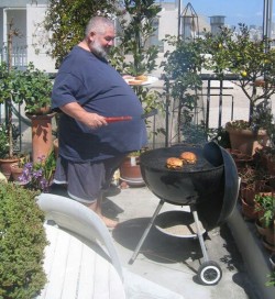 bigfattybc:  supergordos:  yumi  how do you bbq with out burning that sexy belly