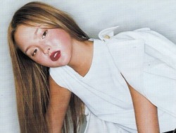 rovrsi:  Devon Aoki in ‘Two Tone’ by Tom Munro for Vogue UK, 2001. 