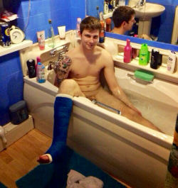undie-fan-99:  This reminds me of myself over the summer with my broke leg, except one thing: I didn’t have a hard cast on. I had a soft cast. But still had to put a plastic bag over my leg while showering.  So to anyone who has a broken limb (especially
