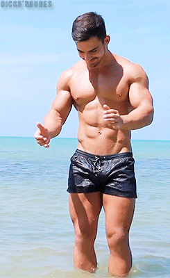 betterofallevils:  predictably—unpredictable:  Roman Dawidoff is just ridiculous. Marry me, please.  