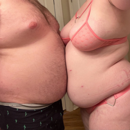 ffabellylover:Look how round my gut is when I lay down 😈 