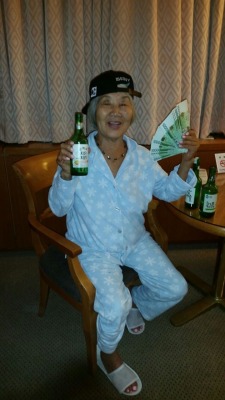 sadasiangirlsclub:  houseofbrando:  you’ve been visited by the ✨grandma of prosperity✨🍻  reblog for good fortune and mad cash 💰💸💥🔫💸💰   This is me
