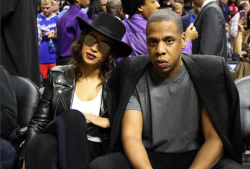 aintnojigga:  #ROYALTY   Jay Z and Beyoncé are at the Staples Center tonight, watching the Los Angeles Clippers take on the Golden State Warriors.    