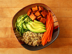 garden-of-vegan:  Lightly sautéed zucchini noodles, baked tofu (marinated in light soy sauce, sriracha, and olive oil), shredded carrot, tri-colour quinoa (cooked in vegetable broth), and sliced avocado.